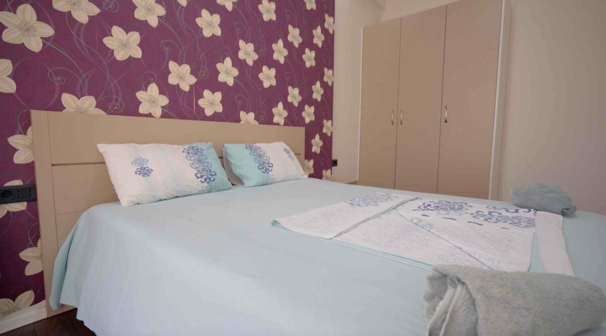 Victoria residence - Jednosoban stan 502, 5. sprat, pogled na planine i grad. 9