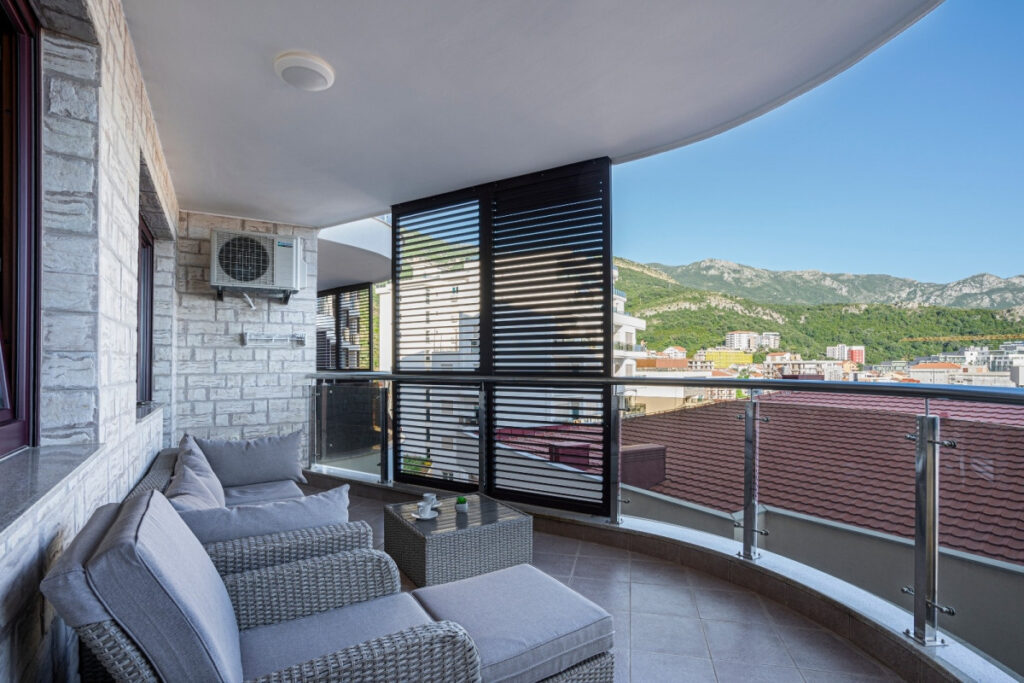 Luxurious one-bedroom apartment in Bečići, located in a complex with a swimming pool 3