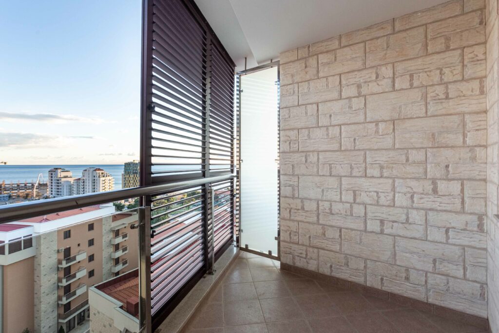 Luxurious and fully equipped apartment 32L1, 117m2, with sea view. 25