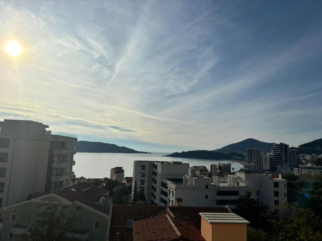 Rafailovici 50m od mora ,pogled more - 26m2, 5sprat, pogled more 5