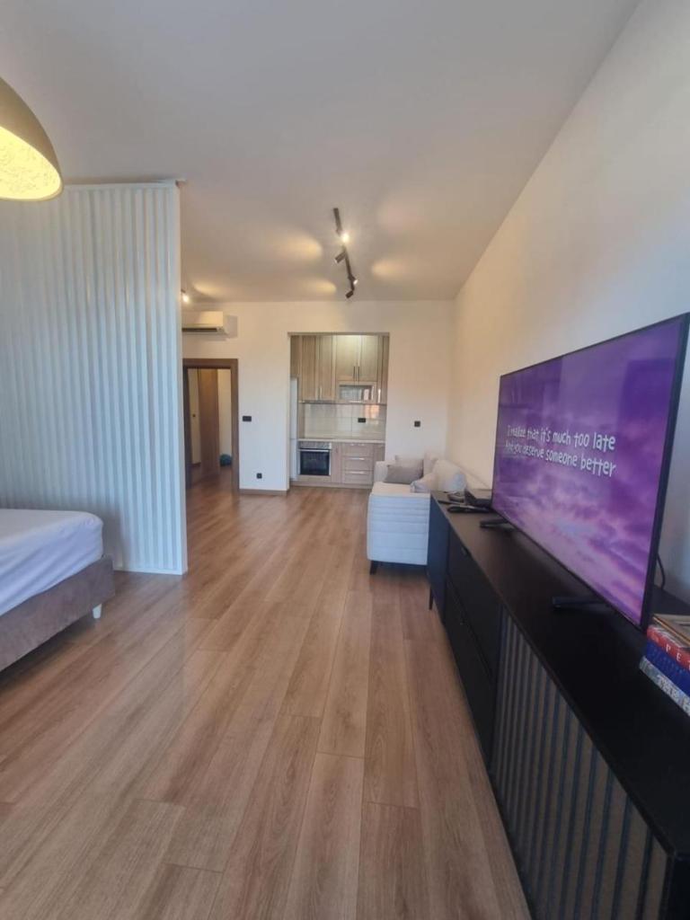 Becici - Apart hotel 4* Pogled more - Superior soba 70 kvm. Direktan izlaz sa terase na bazenu 17